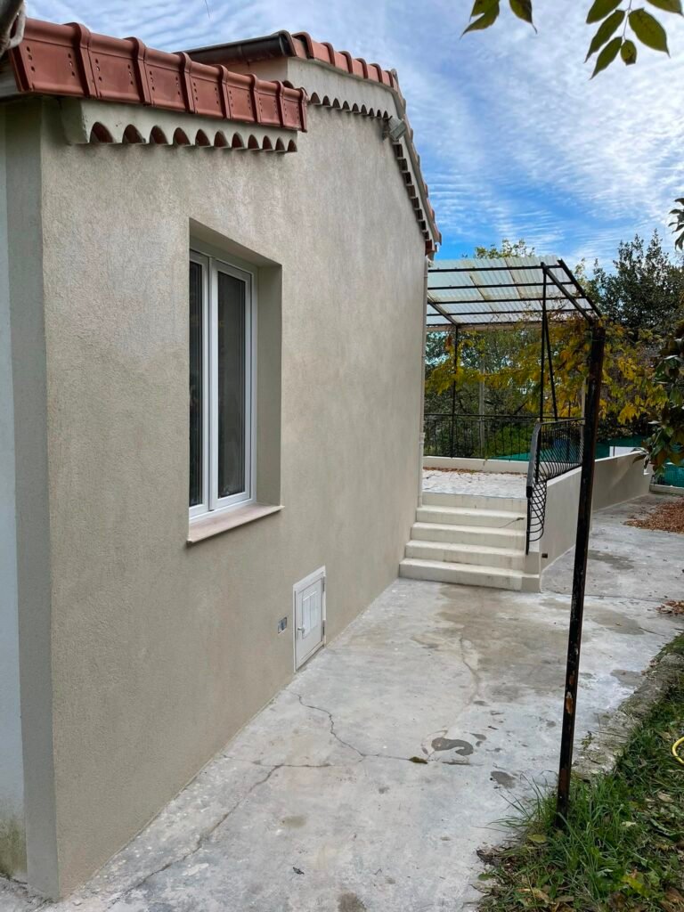 Façade ravalée à Antibes
