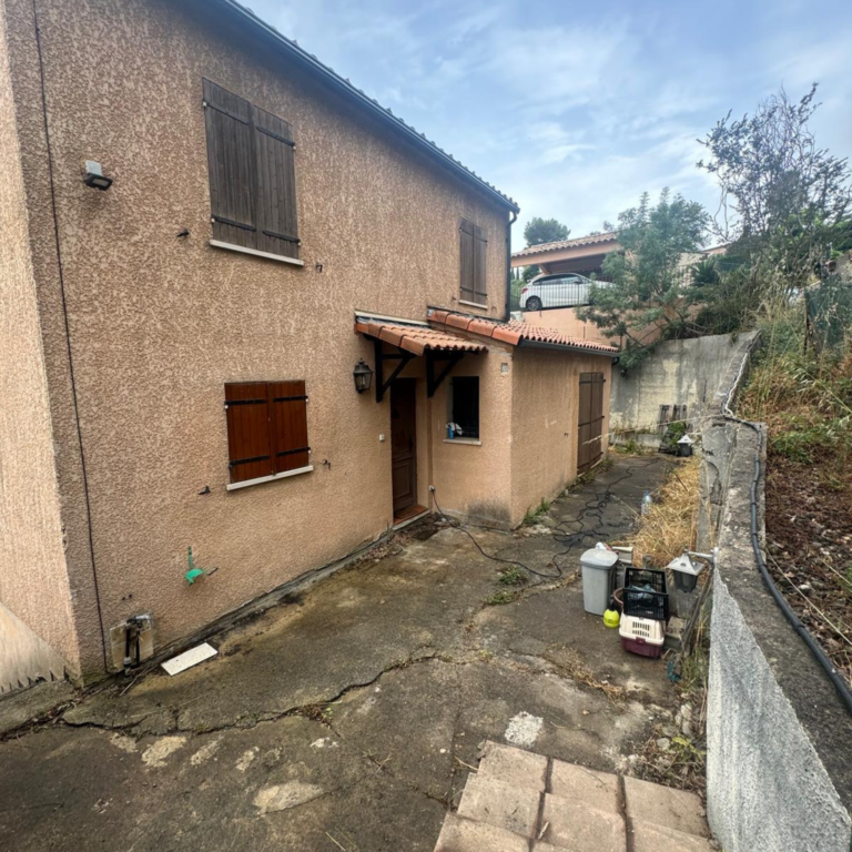 Ravalement de façade avant à Antibes